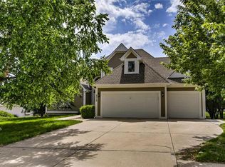 6018 N Gladstone Ln, Gladstone, MO 64119