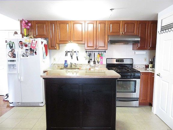 3rd image of 6434 Grand Central Pkwy APT 1F