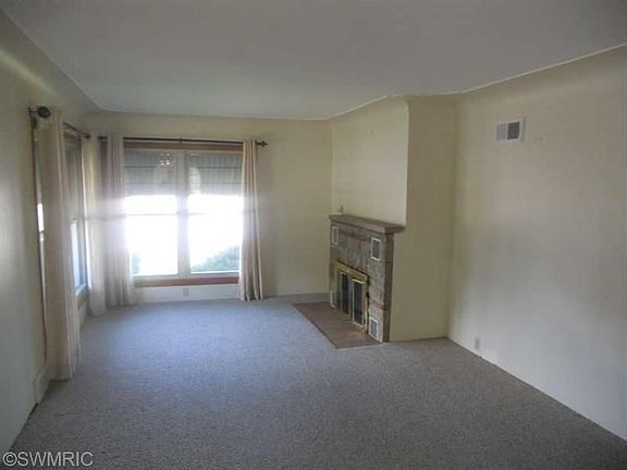 3rd image of 2587 Glenside Blvd