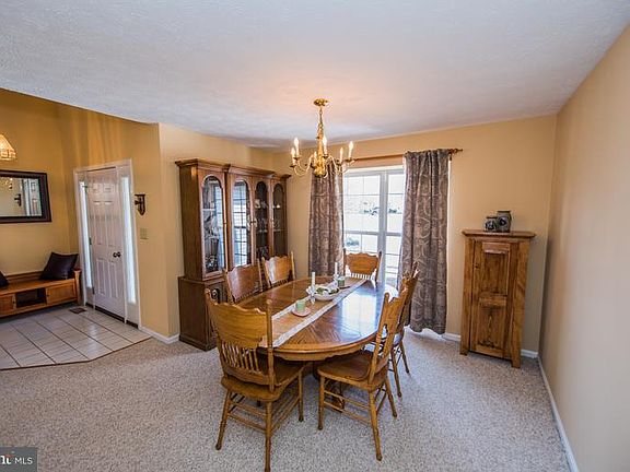 5th image of 114 Suffolk Cir