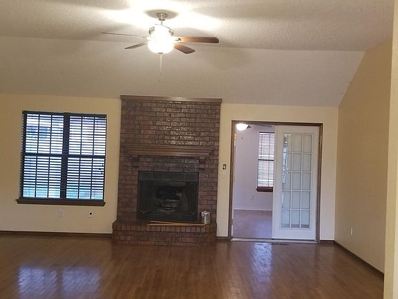 3rd image of 1113 NE 11th St