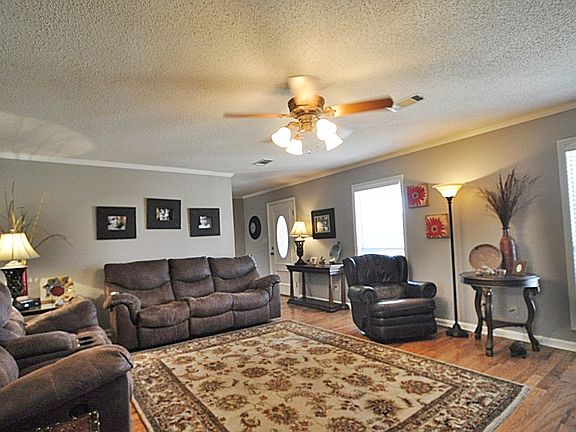 5th image of 470 Lake Park Dr
