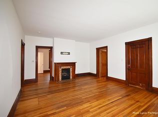 221 N Van Buren St, Batavia, IL 60510