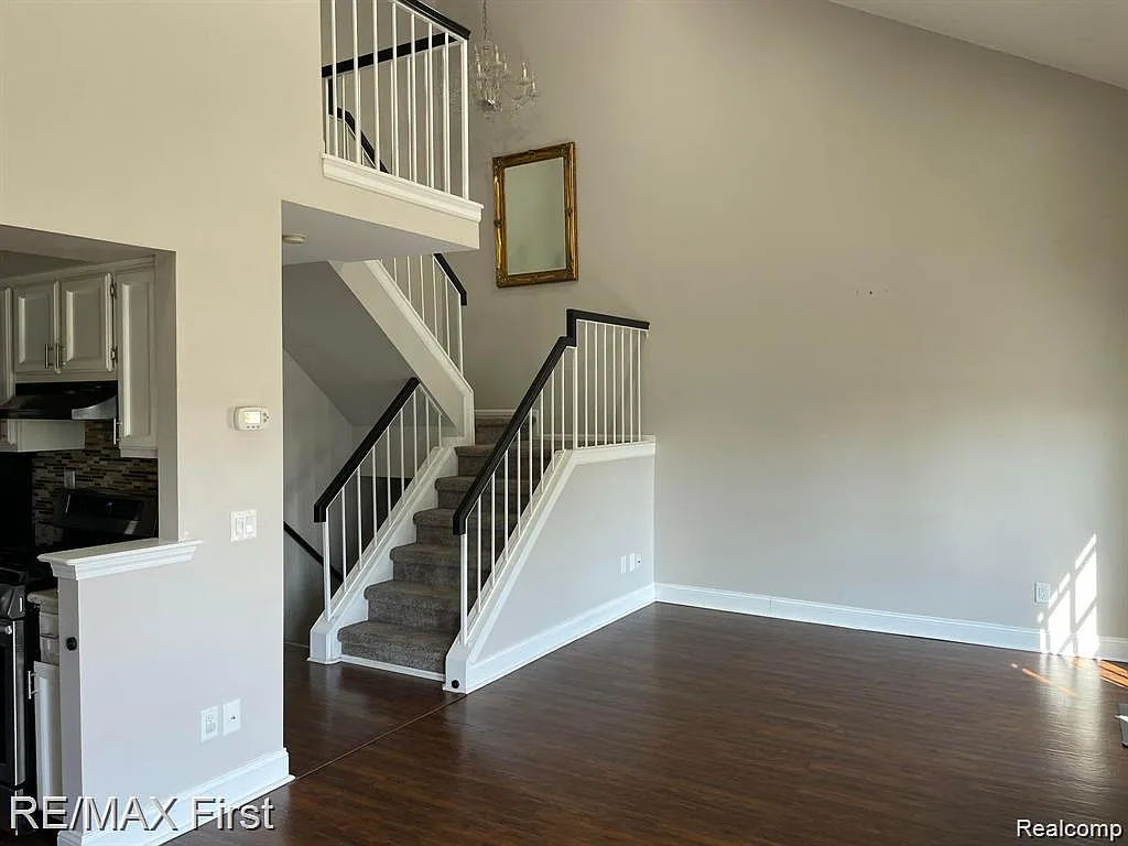 2 bed, 2.5 bath, 2067 sqft, $2,100 — Photo 3