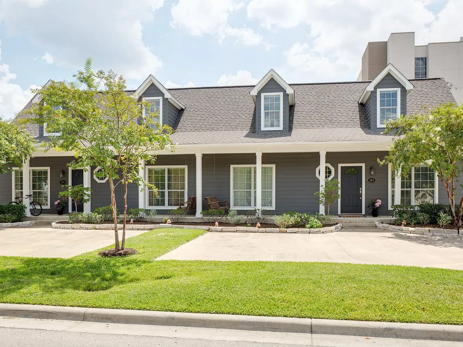 4 bed, 2.0 bath, 1550 sqft, $3,100 — Photo 1
