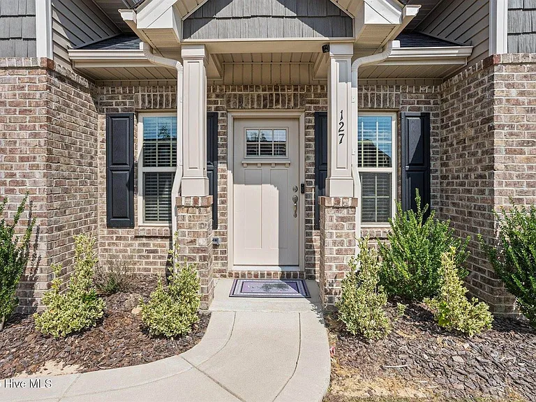 127 Lark Dr — Photo 8