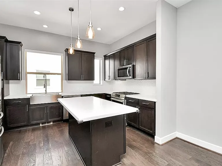 714 Clark St — Photo 10