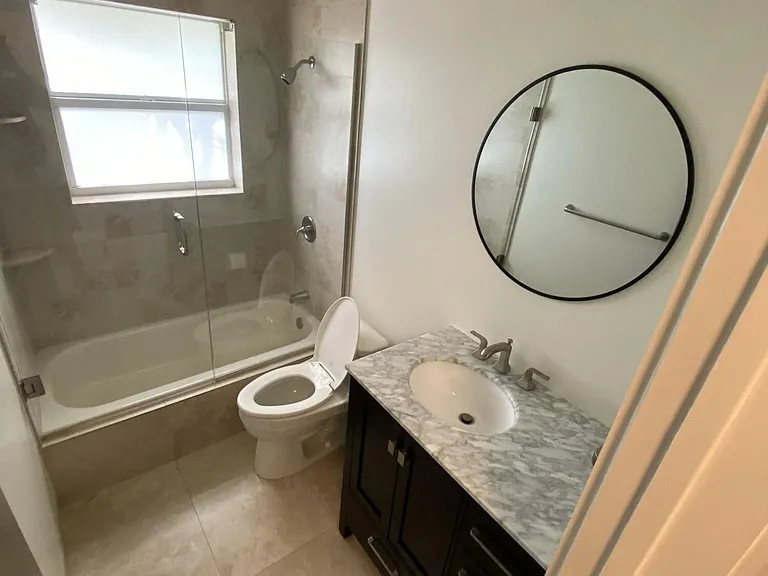 418 SW 7th Ter — Photo 8