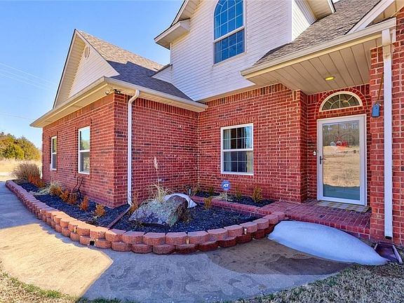 3rd image of 914 Hidden Lake Dr