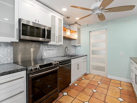 5th image of 160 Ridge St