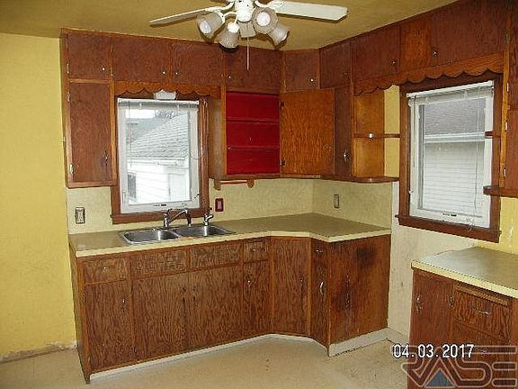 2nd image of 119 E Barck Ave