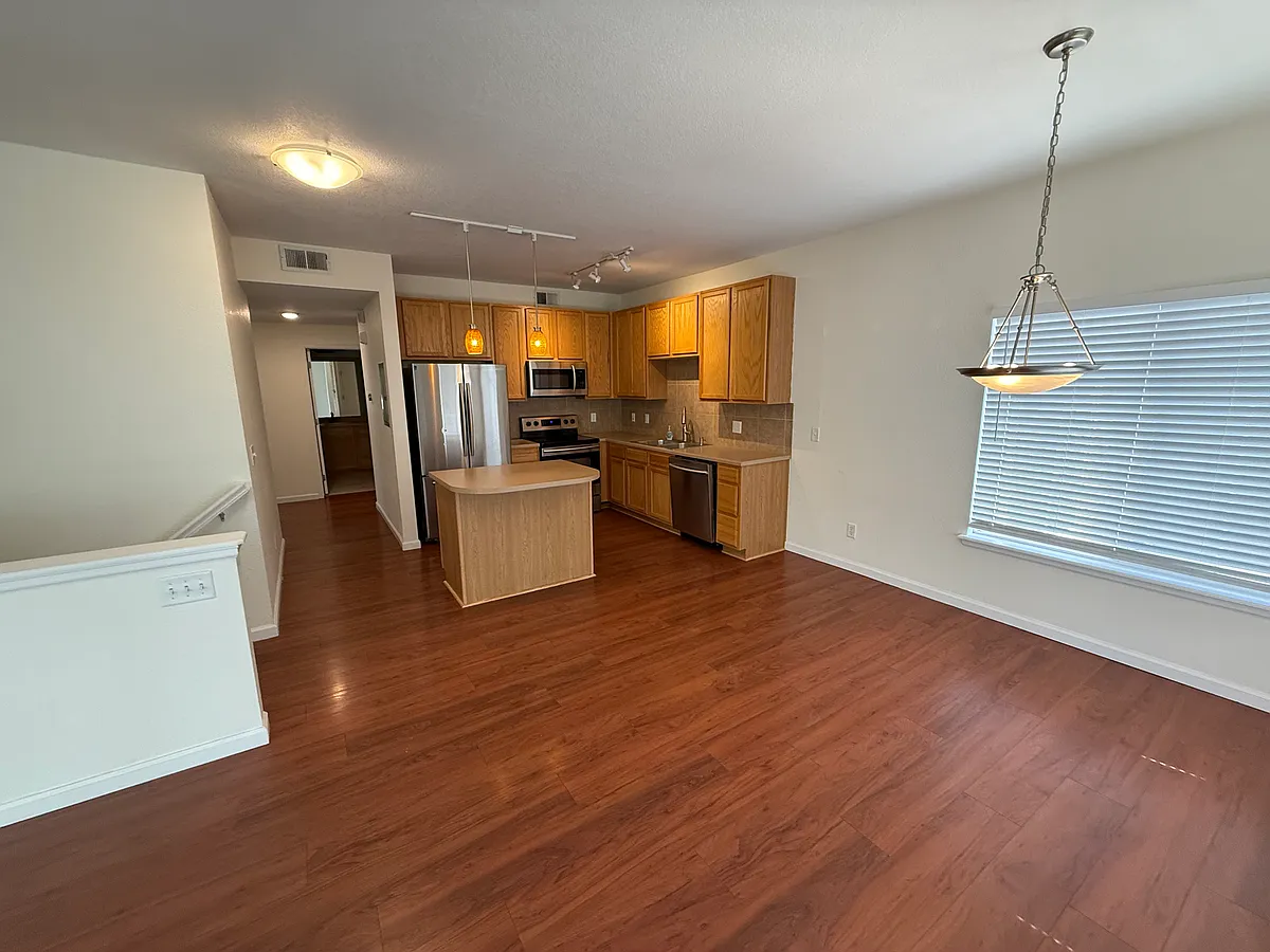 Building Photo - 8105 E 11th Ave #4A