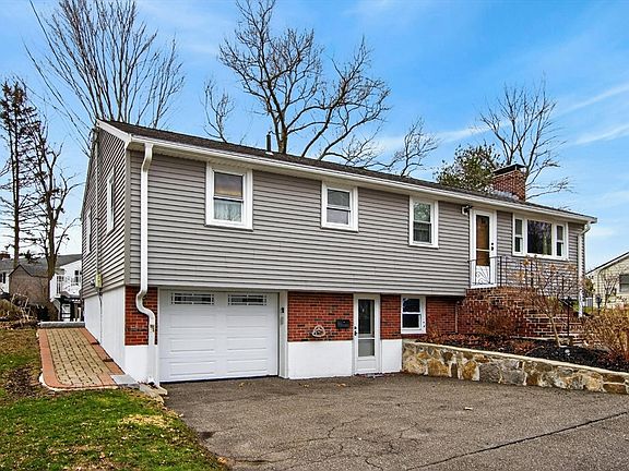 2nd image of 24 Oak Ridge Cir