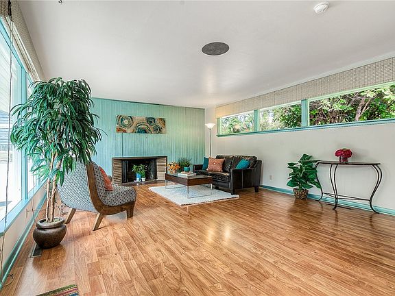 4th image of 2949 Boundary St SE