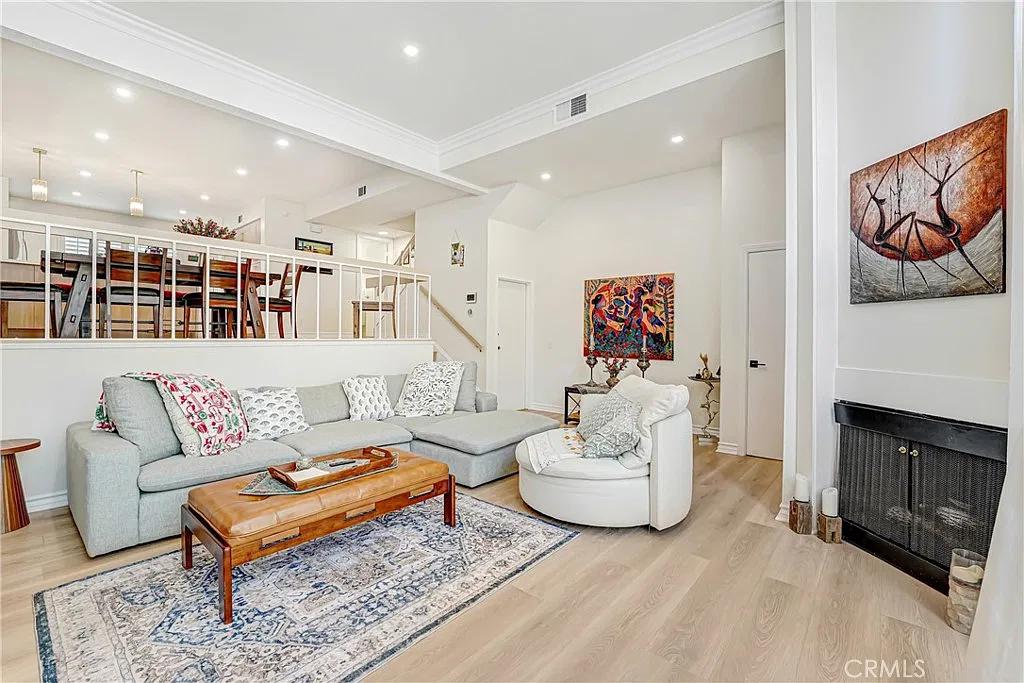 3 bed, 2.5 bath, 1568 sqft, $4,950 — Photo 3