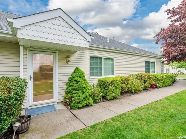 307 Prairie Court #307, Manorville, NY 11949