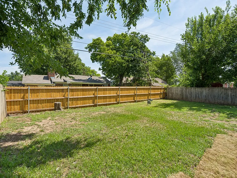 1603 Carlisle Ct — Photo 27
