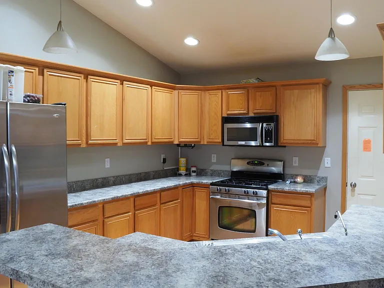 170 Grand Ave — Photo 5