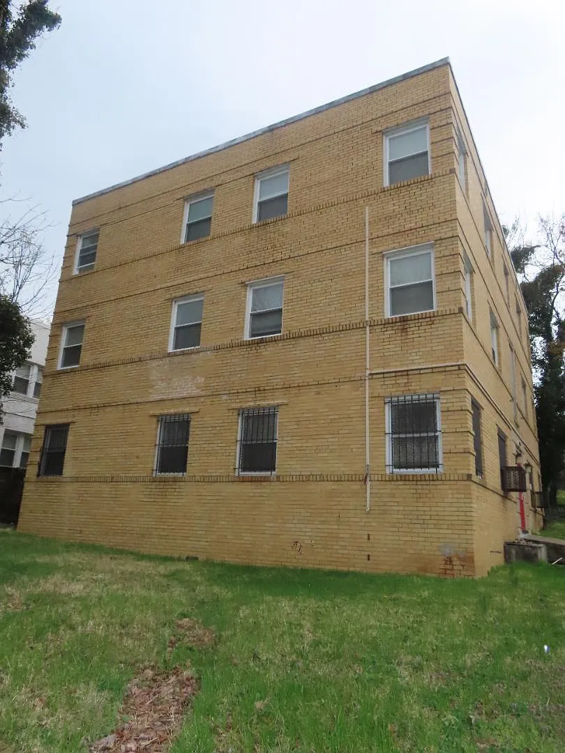 1700 29th St SE - 102 — Photo 2