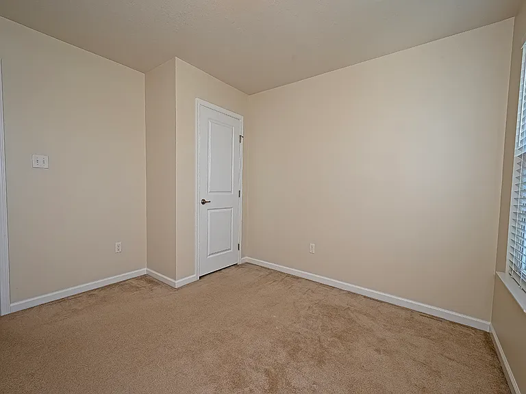 627 Edison Dr — Photo 21