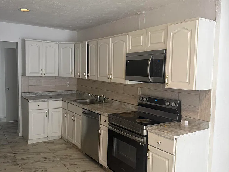 6315 SW 32nd St — Photo 7