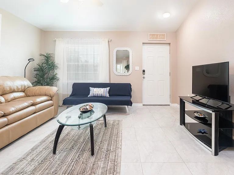 10244 Burlington Ave #B — Photo 33