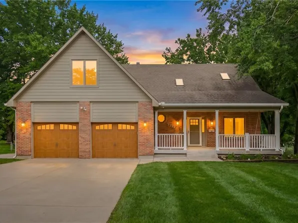 5335 Halsey St, Shawnee, KS 66216
