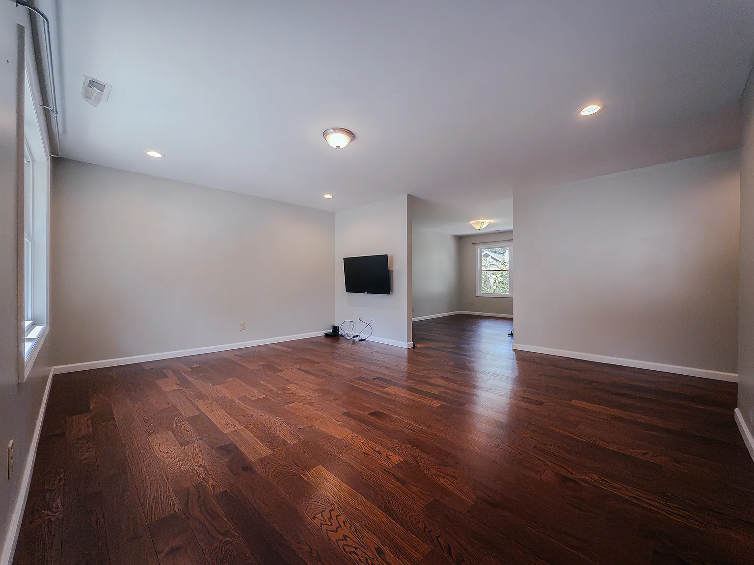 16 Woodstock Ln — Photo 2