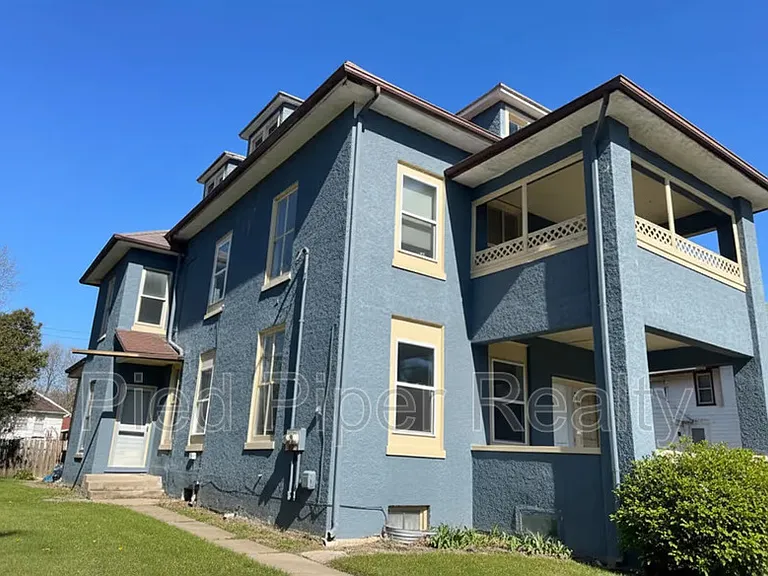 404 E Prospect Ter — Photo 1