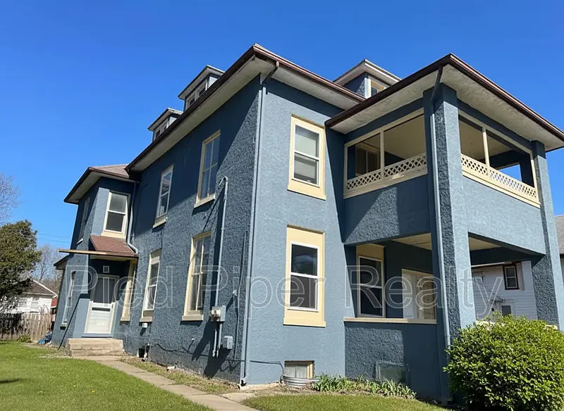 404 E Prospect Ter