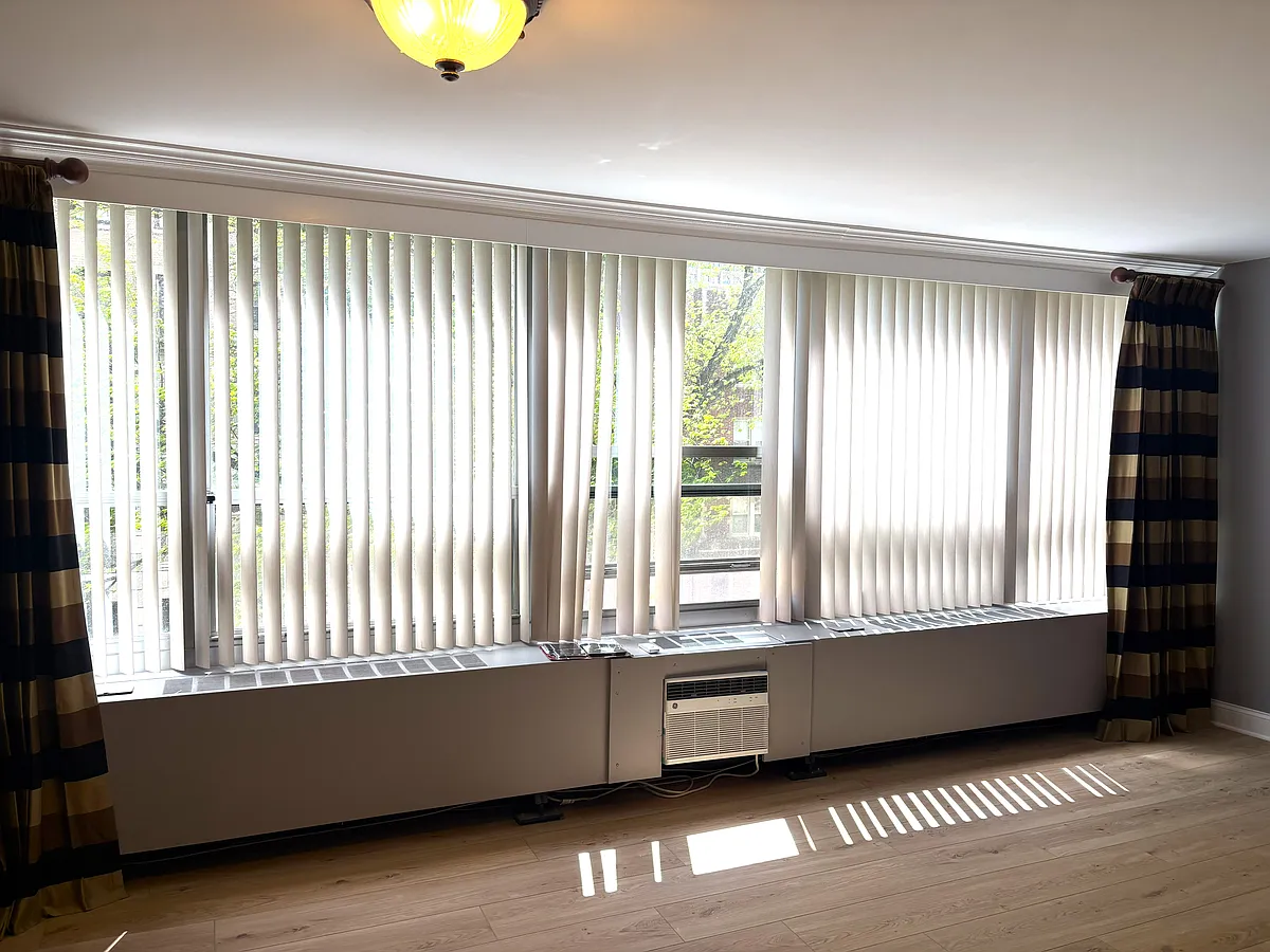 Building Photo - 3550 N Lake Shore Dr #206