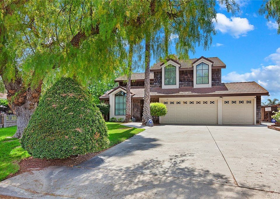 1st image of 111 Horseshoe Cir