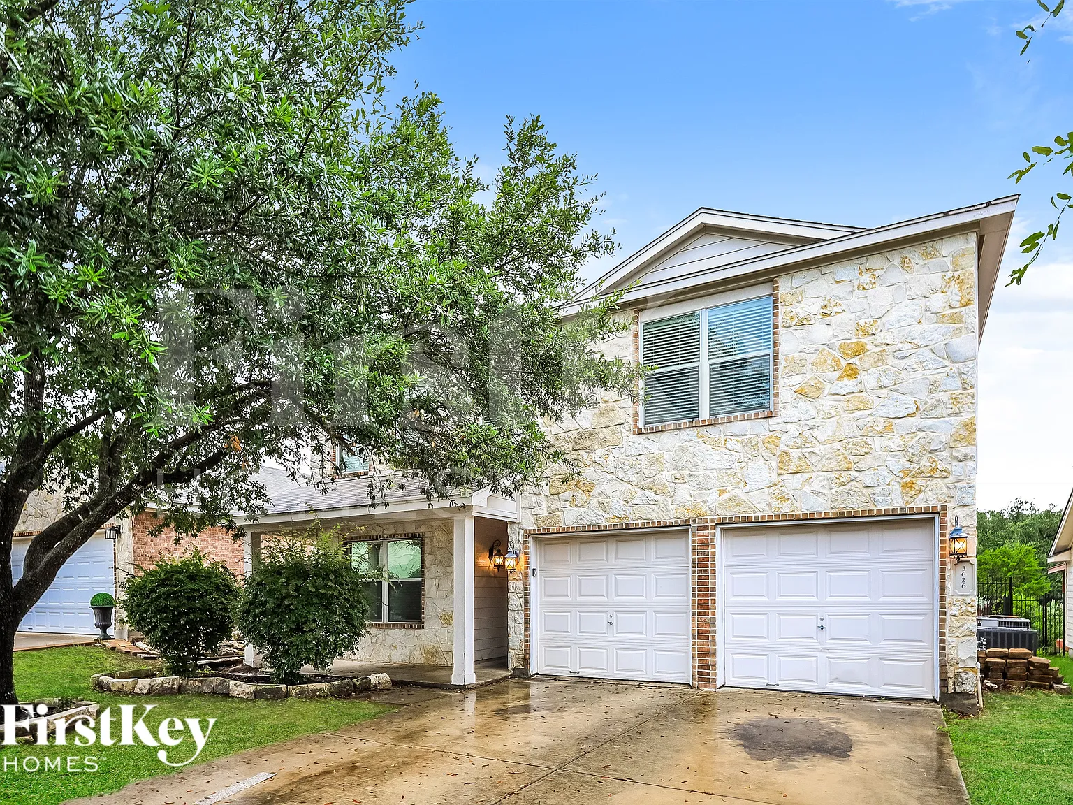 4 bed, 2.5 bath, 2561 sqft, $2,085 — Photo 2