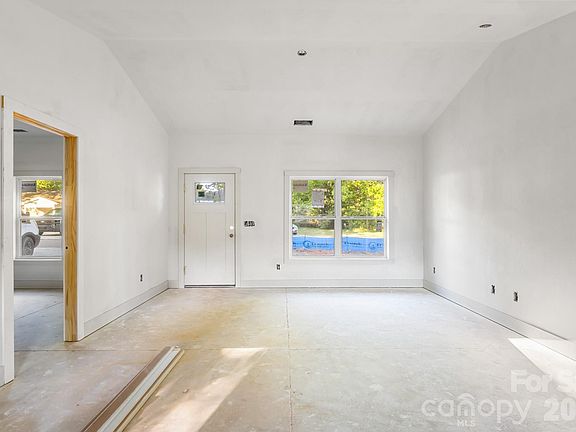 4th image of 605 Huron St