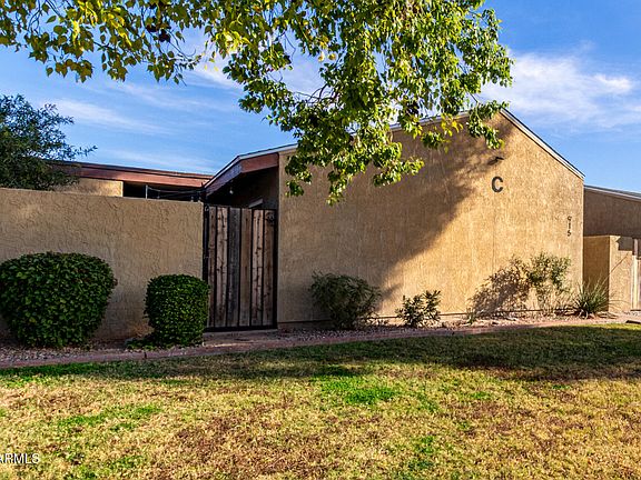 4th image of 915 S HACIENDA Drive