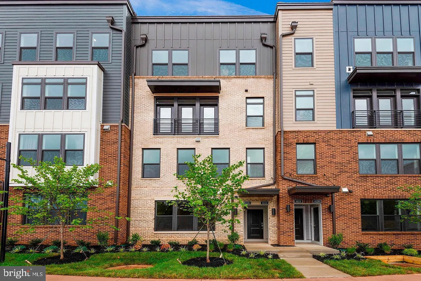 3 bed, 2.5 bath, 1608 sqft, $3,400 — Photo 1