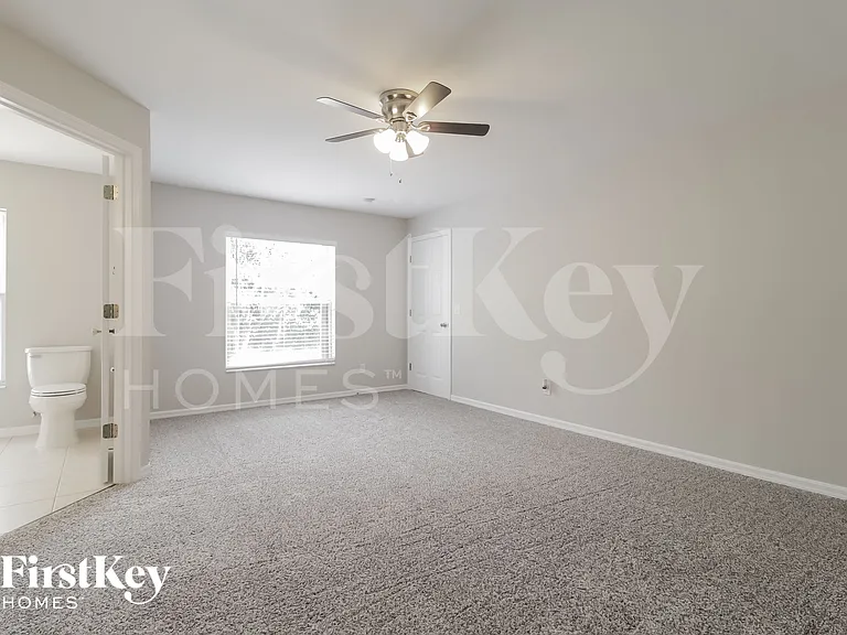 927 NW 10th Ave — Photo 9