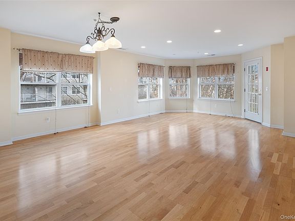 4th image of 121 Northview Court