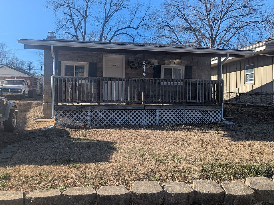1st image of 814 S Lake Dr
