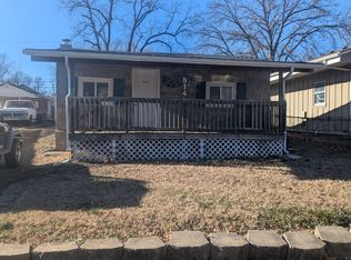 814 S Lake Dr, Independence, MO 64053