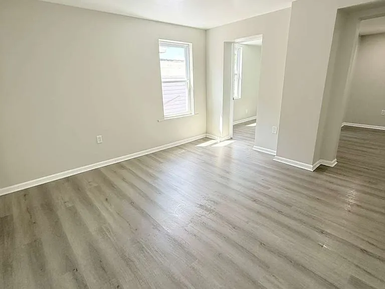 2021 Hampton St — Photo 11