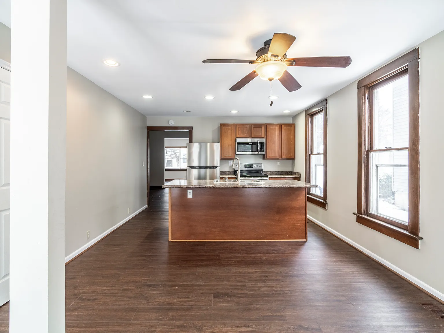 1615 Rosemont Dr — Photo 2