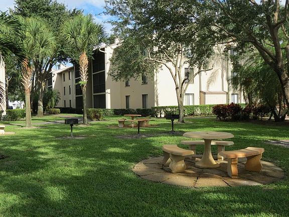 2nd image of 203 Foxtail Dr APT H3