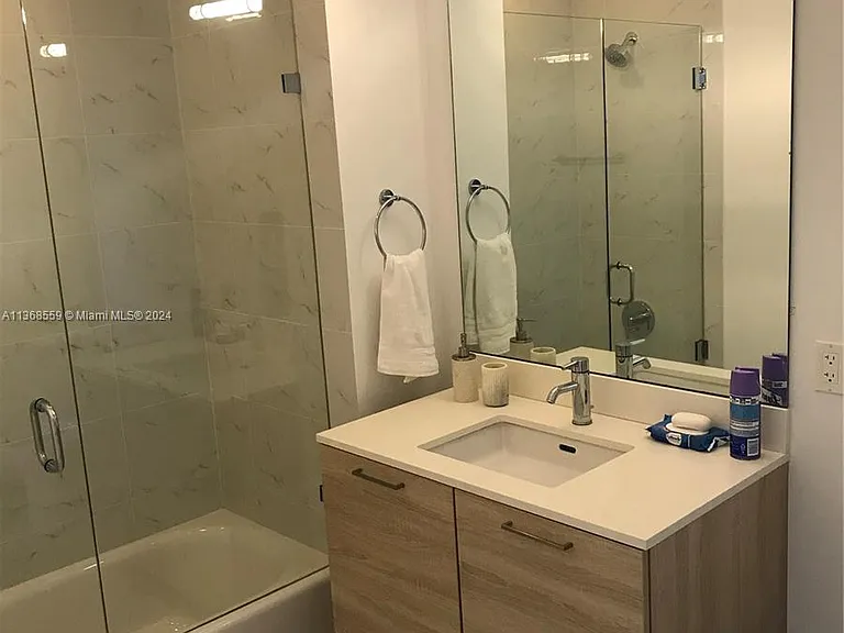 16385 Biscayne Blvd #7 — Photo 32
