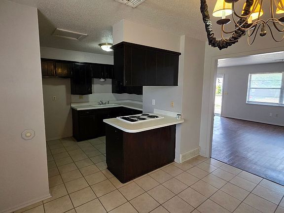 4th image of 2610 Elwood Dr