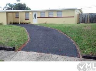 935 Poplar Dr, Lake Park, FL 33403