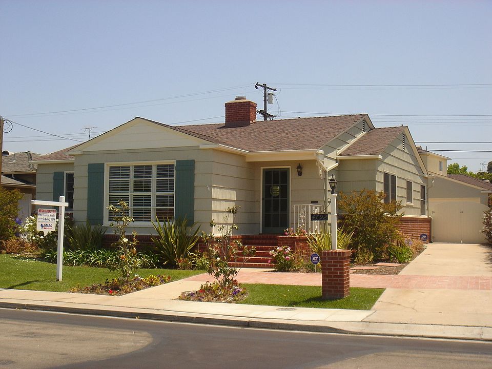 Front View - Great Curb Appeal!!