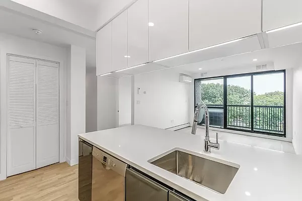 Rented by Bond New York | media 19
