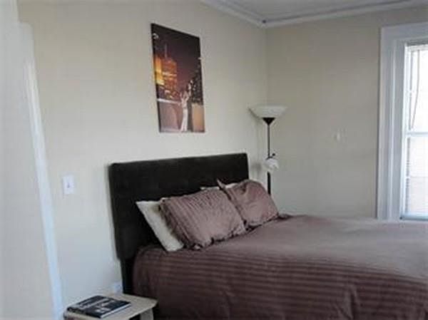 2nd image of 92A Pinckney St APT 4