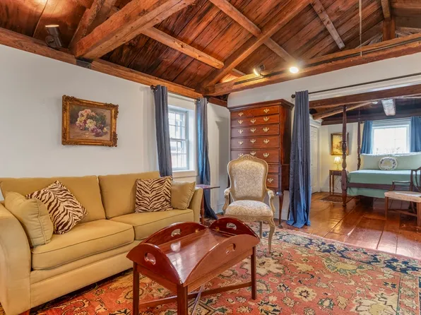 2 Oliver St #C, Salem, MA 01970